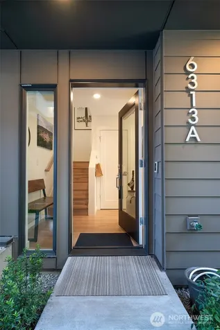 6313 9th Avenue NE Seattle WA 98115