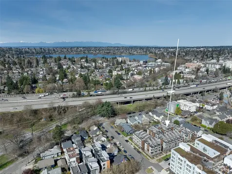 6313 9th Avenue NE Seattle WA 98115