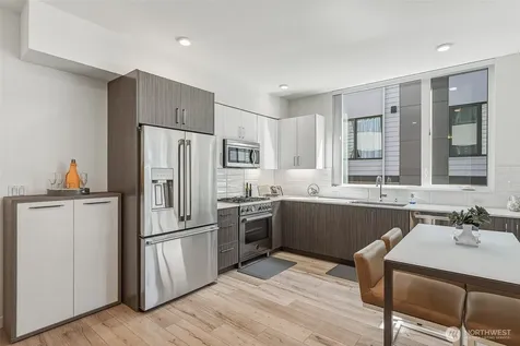 6313 9th Avenue NE Seattle WA 98115
