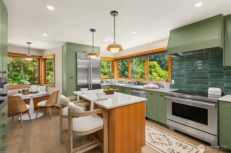 6900 NE Dolphin Drive Bainbridge Island WA 98110