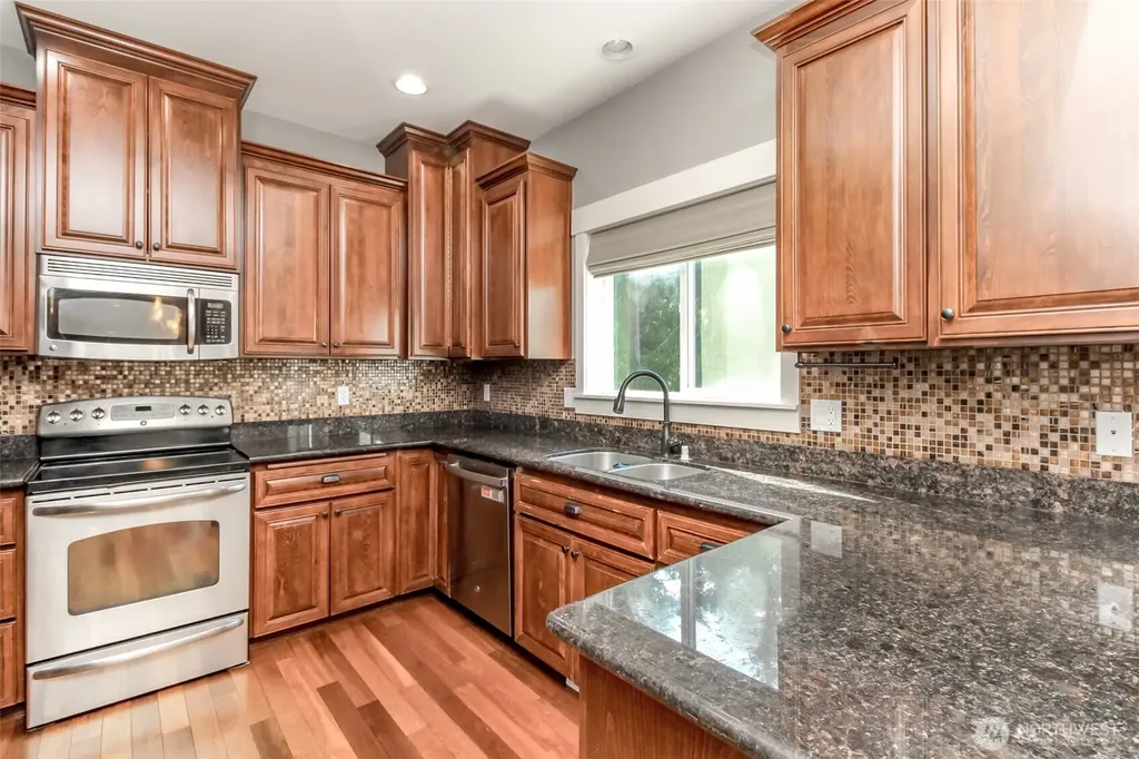 1094 Potlatch Drive Fox Island WA 98333