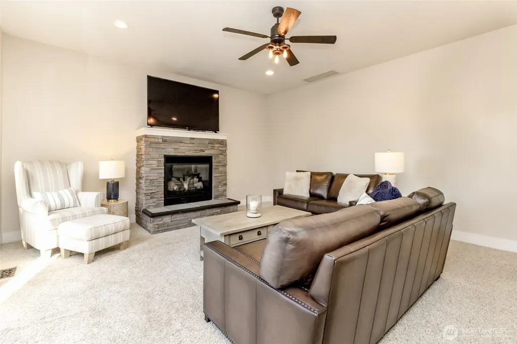 1094 Potlatch Drive Fox Island WA 98333