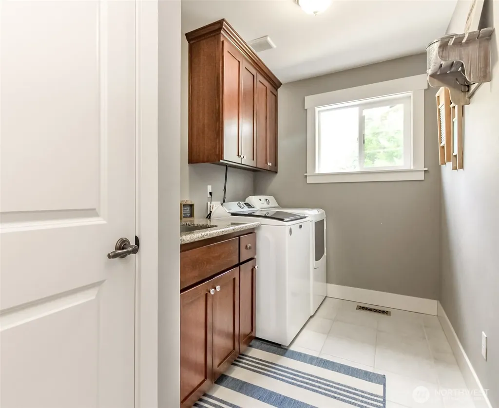 1094 Potlatch Drive Fox Island WA 98333