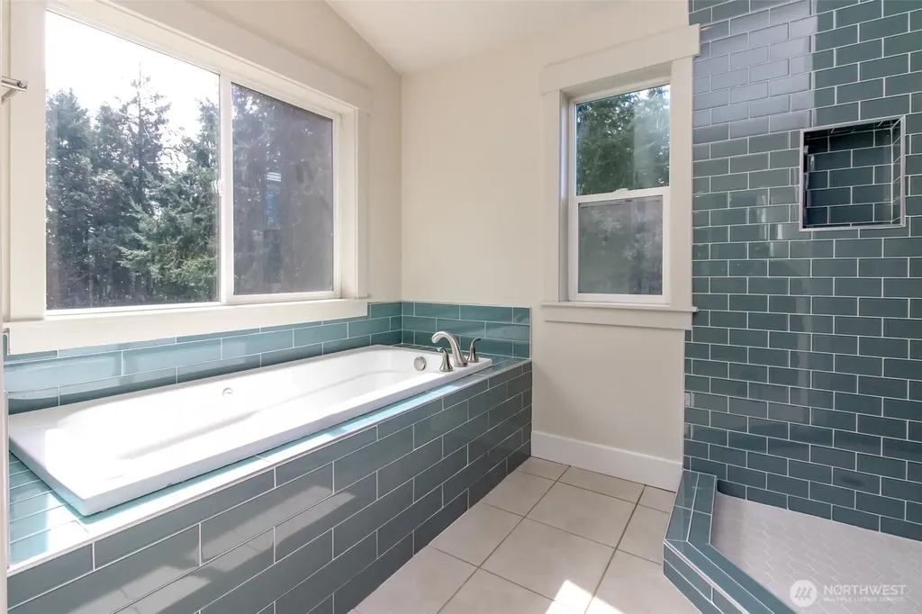 1094 Potlatch Drive Fox Island WA 98333