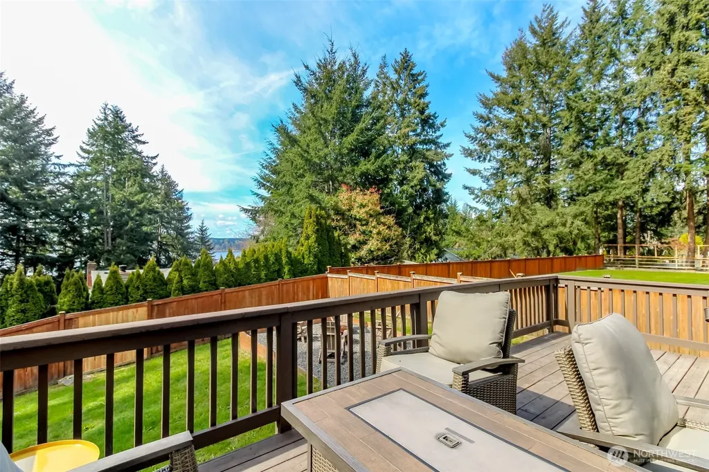 1094 Potlatch Drive Fox Island WA 98333