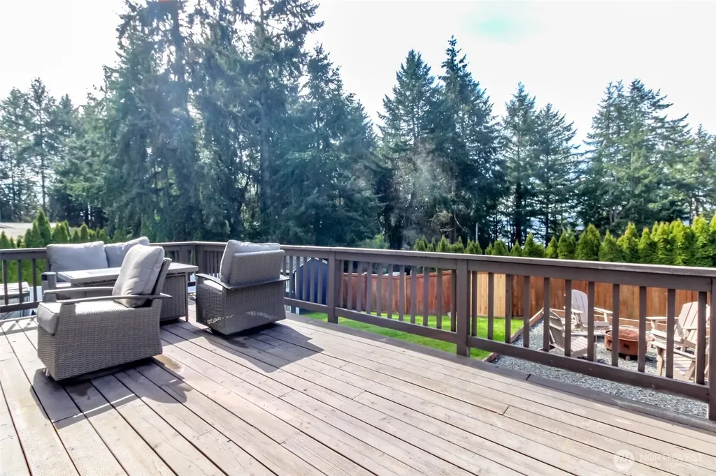 1094 Potlatch Drive Fox Island WA 98333