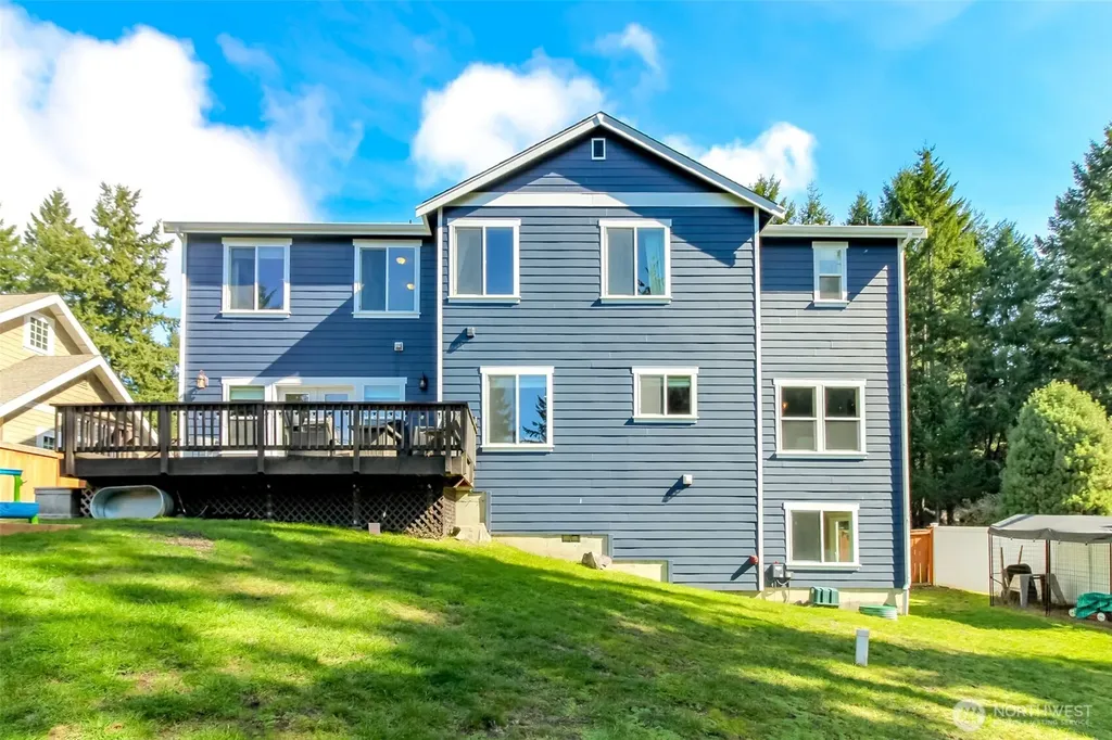 1094 Potlatch Drive Fox Island WA 98333