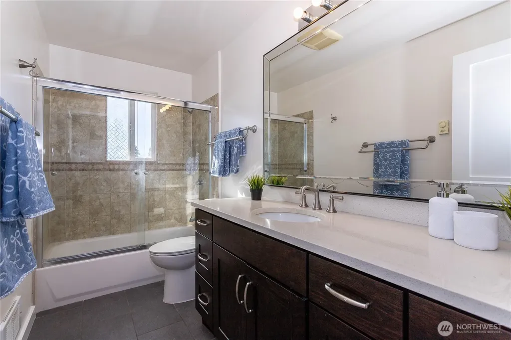 3905 NE 6th Street Renton WA 98056