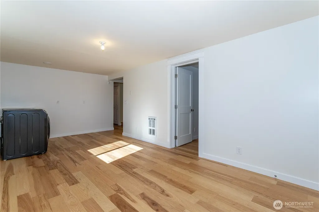 3905 NE 6th Street Renton WA 98056