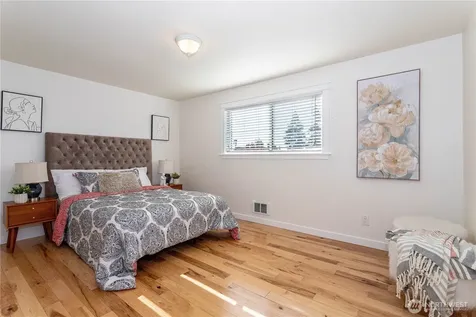 3905 NE 6th Street Renton WA 98056