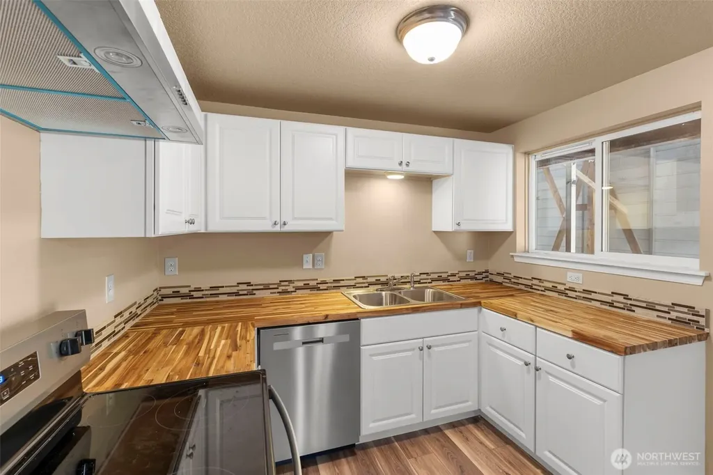110 Sunny Basin Road Castle Rock WA 98611