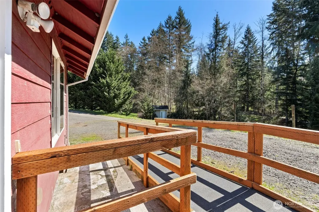 110 Sunny Basin Road Castle Rock WA 98611