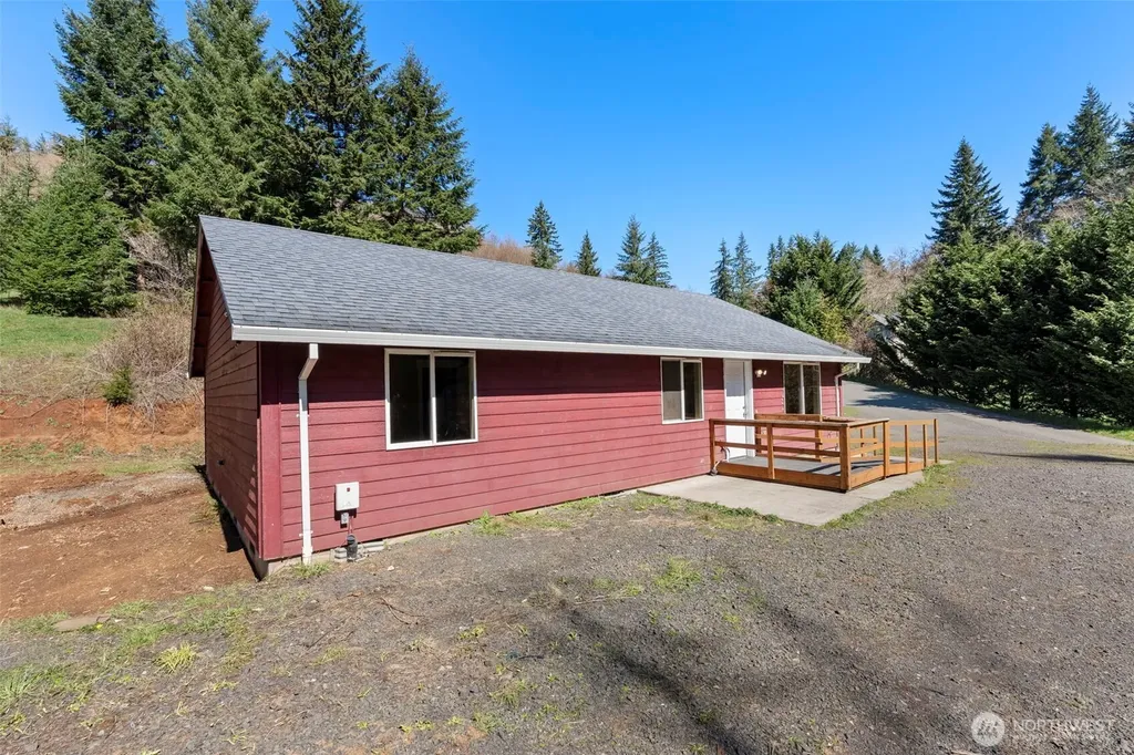 110 Sunny Basin Road Castle Rock WA 98611