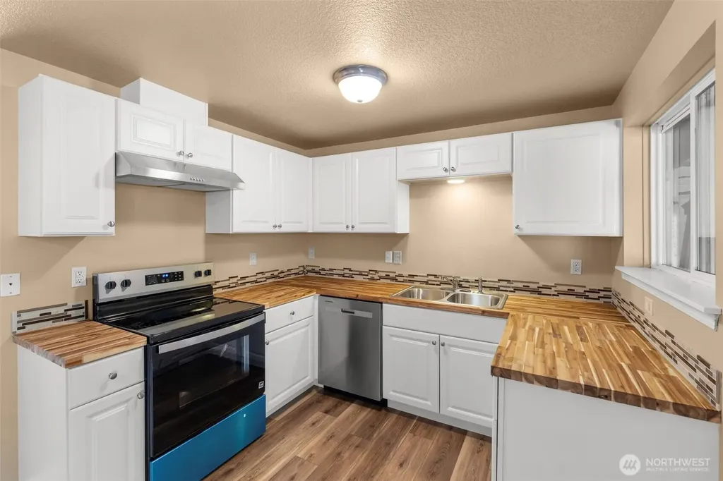110 Sunny Basin Road Castle Rock WA 98611
