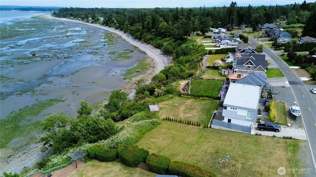 692 Holeman Avenue Blaine WA 98230