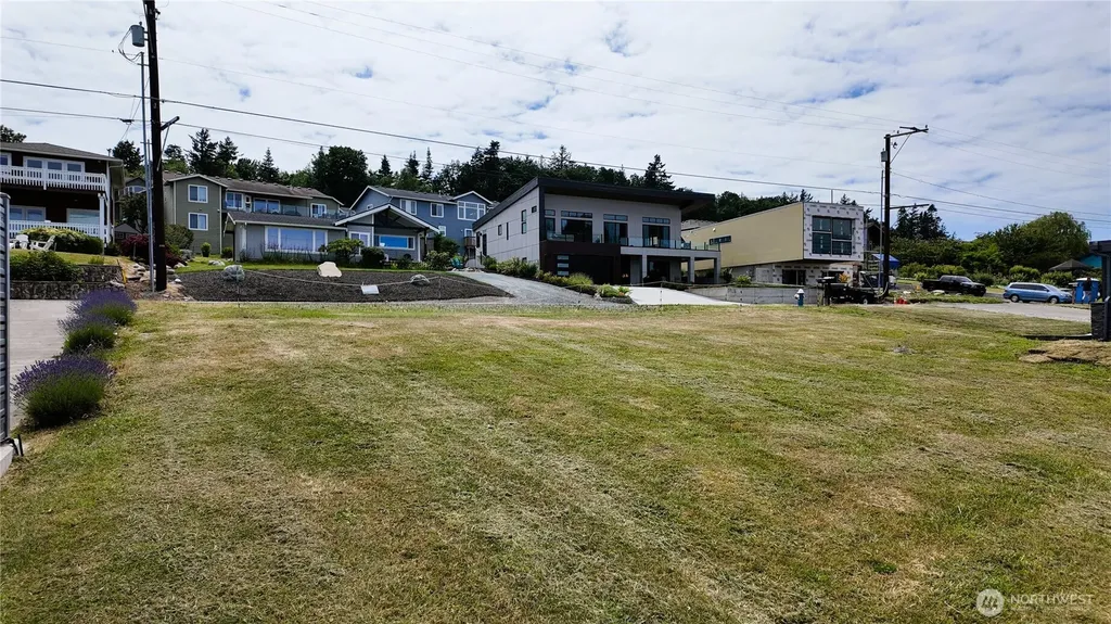 692 Holeman Avenue Blaine WA 98230