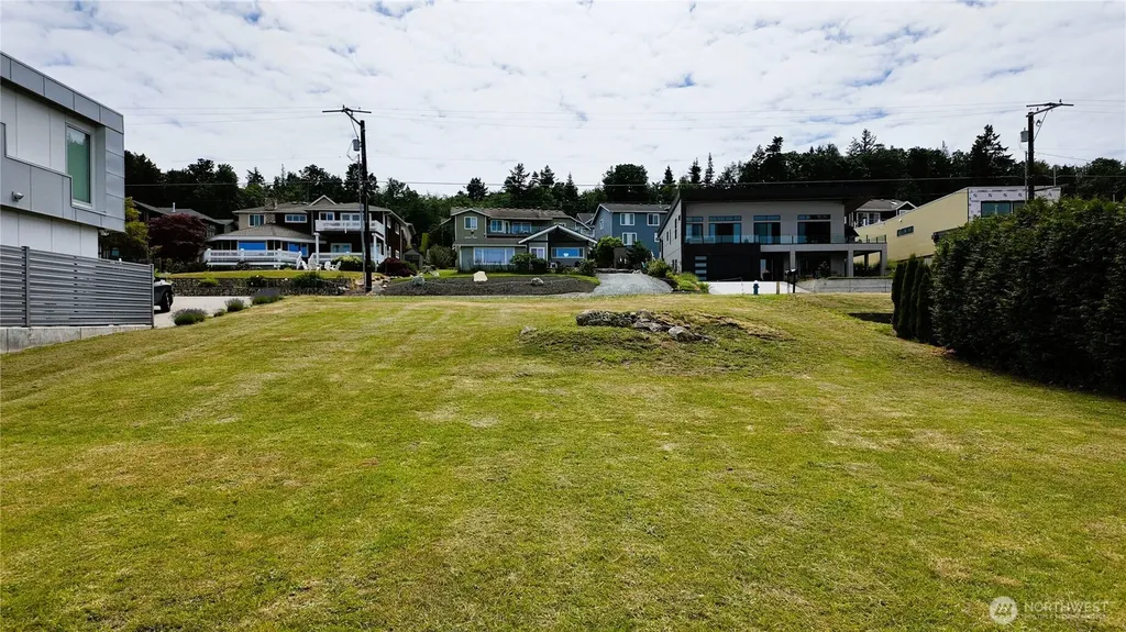 692 Holeman Avenue Blaine WA 98230
