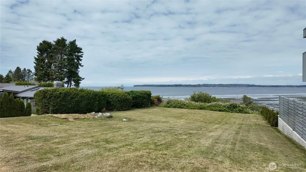 692 Holeman Avenue Blaine WA 98230
