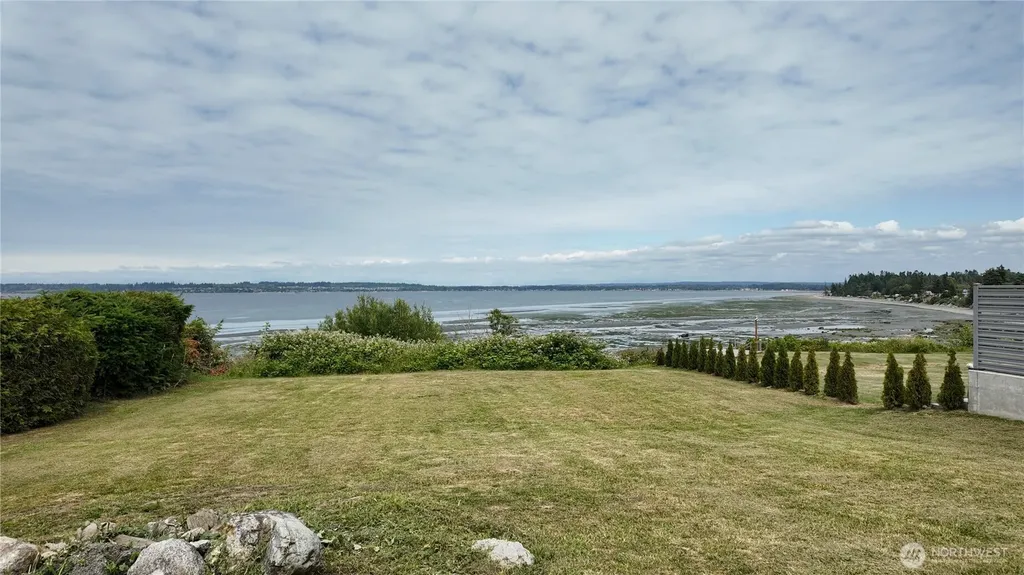 692 Holeman Avenue Blaine WA 98230
