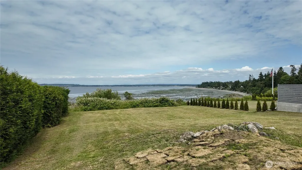 692 Holeman Avenue Blaine WA 98230