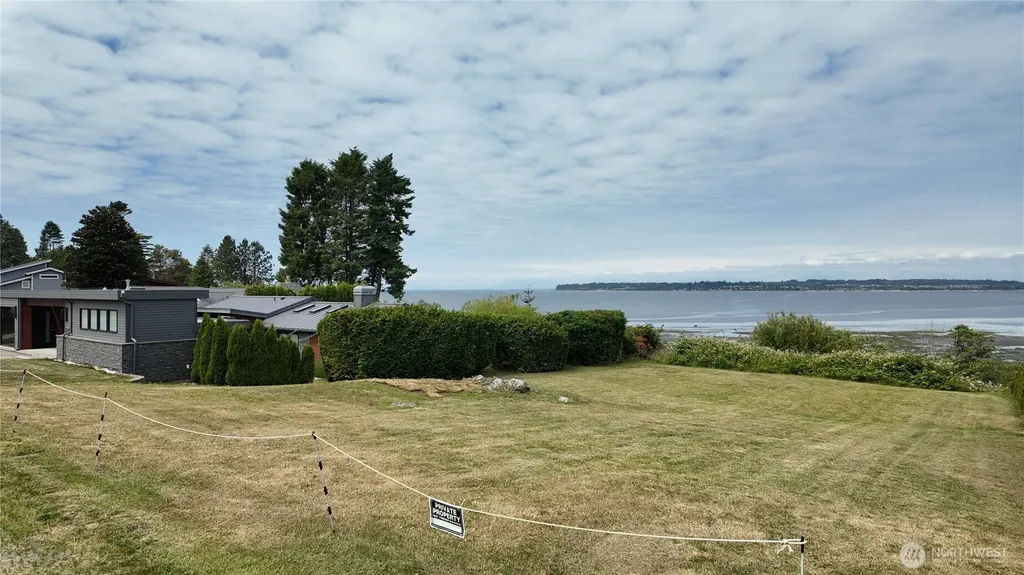 692 Holeman Avenue Blaine WA 98230