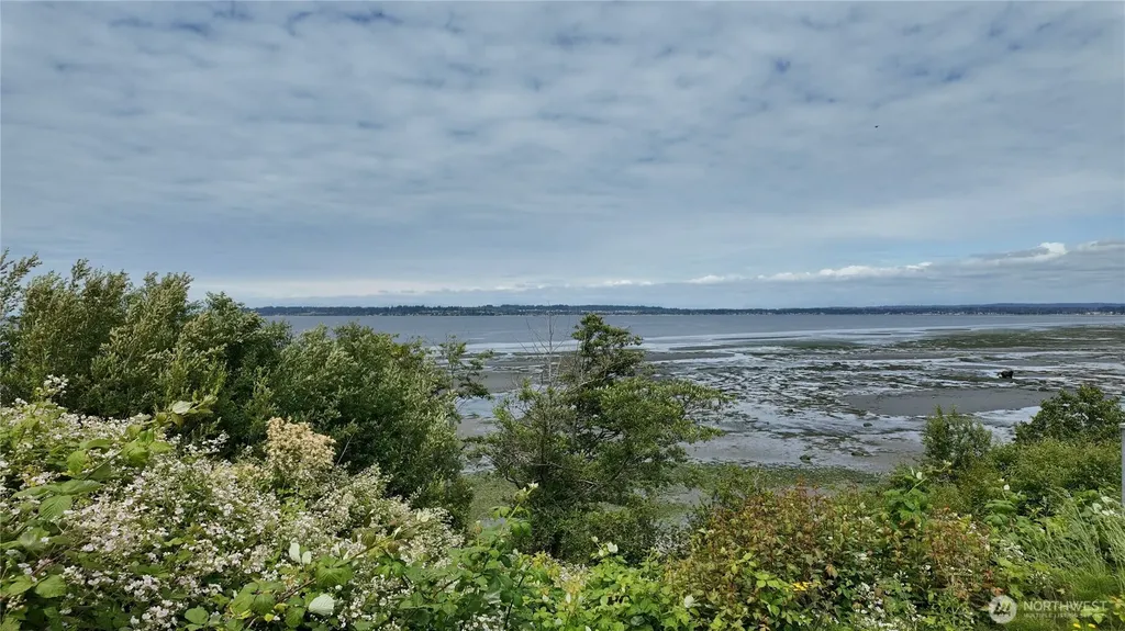 692 Holeman Avenue Blaine WA 98230