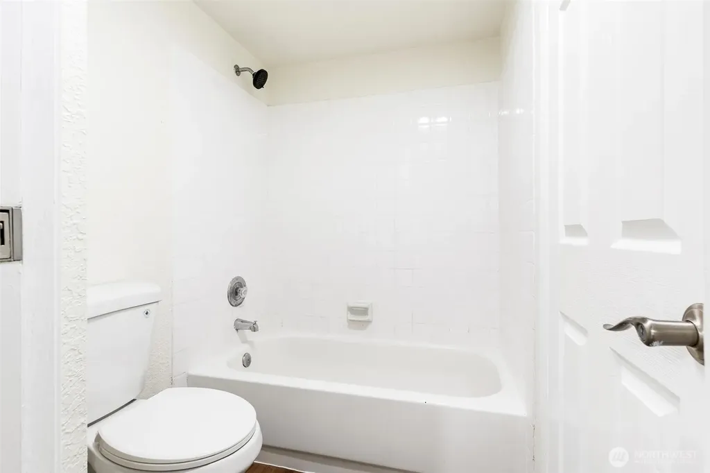 1315 S Puget Drive Renton WA 98055