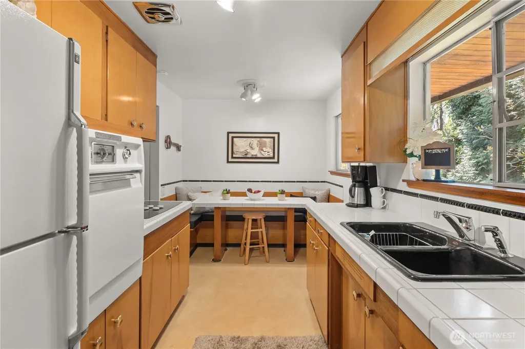 15829 4th Avenue SW Burien WA 98166