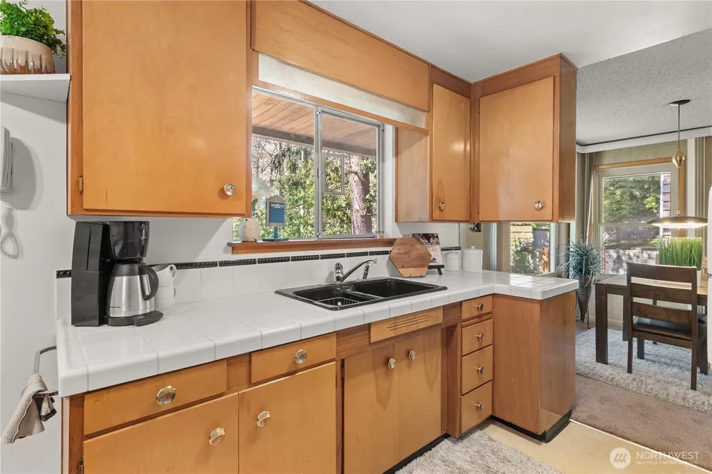 15829 4th Avenue SW Burien WA 98166