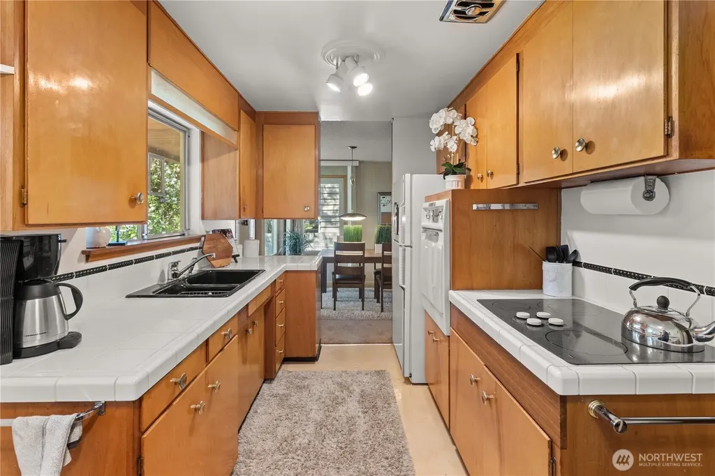 15829 4th Avenue SW Burien WA 98166