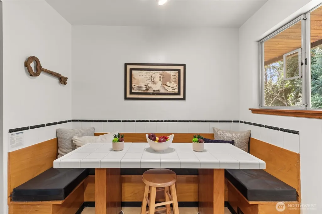 15829 4th Avenue SW Burien WA 98166
