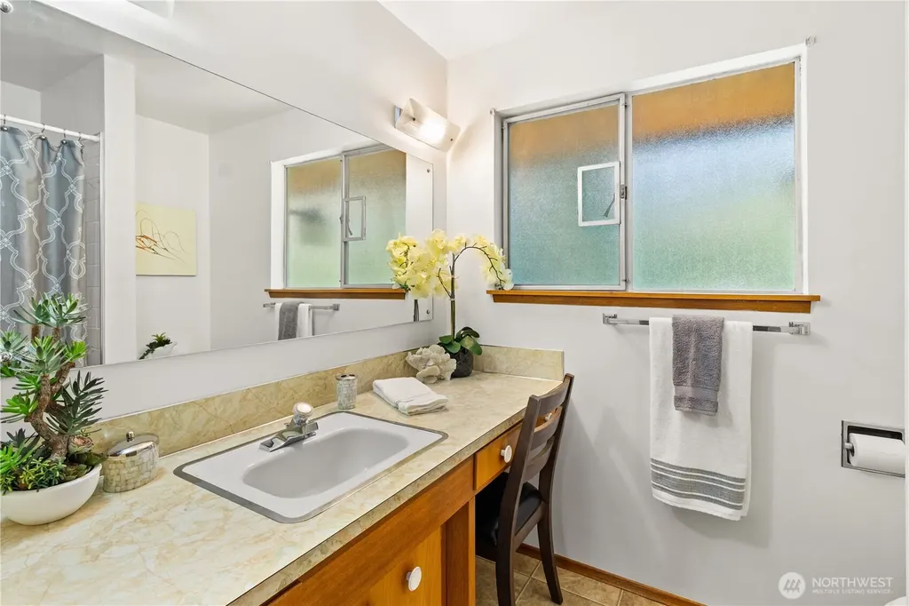 15829 4th Avenue SW Burien WA 98166