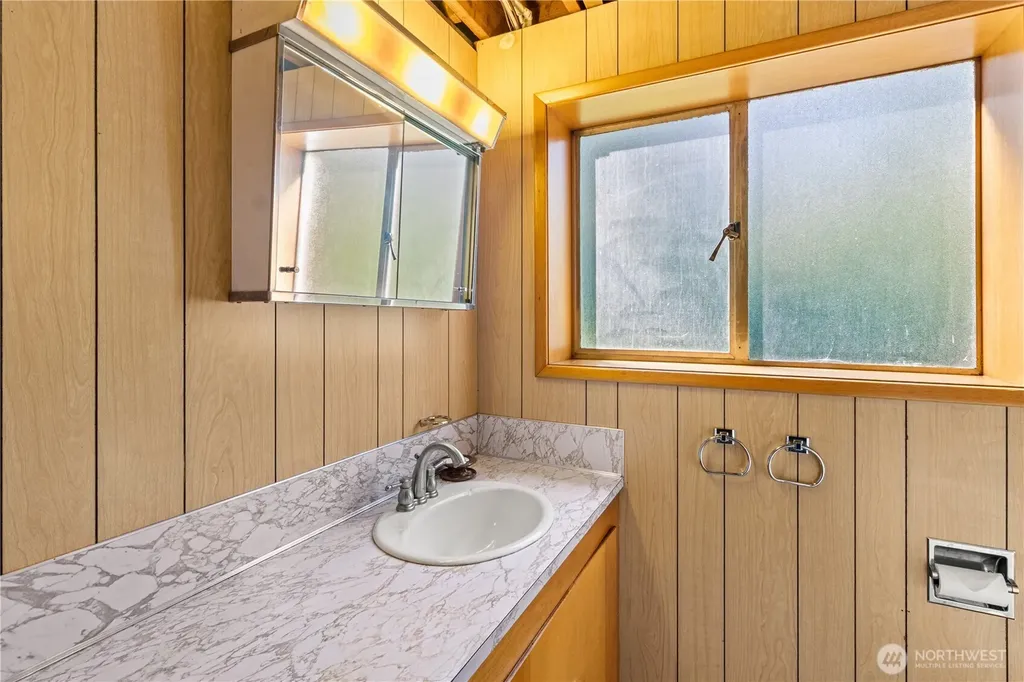 15829 4th Avenue SW Burien WA 98166