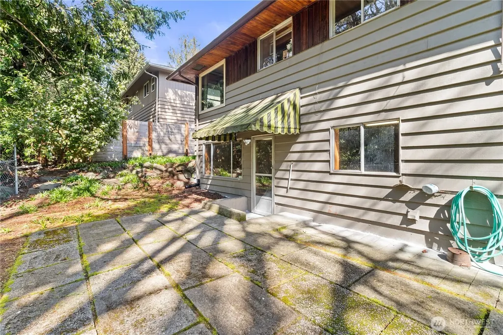 15829 4th Avenue SW Burien WA 98166