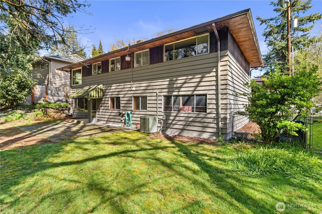 15829 4th Avenue SW Burien WA 98166