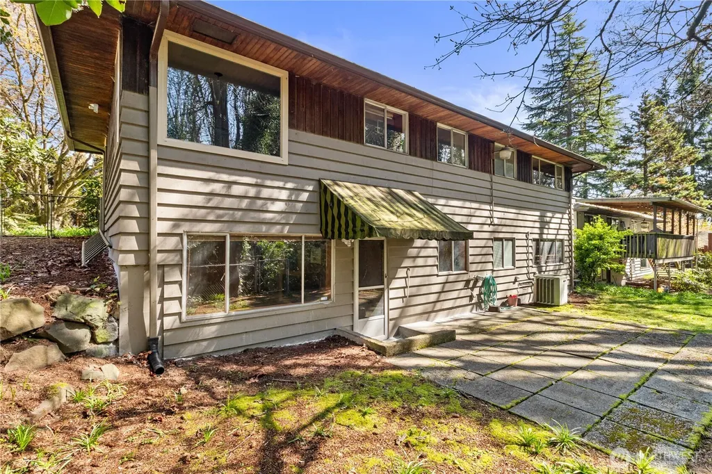 15829 4th Avenue SW Burien WA 98166