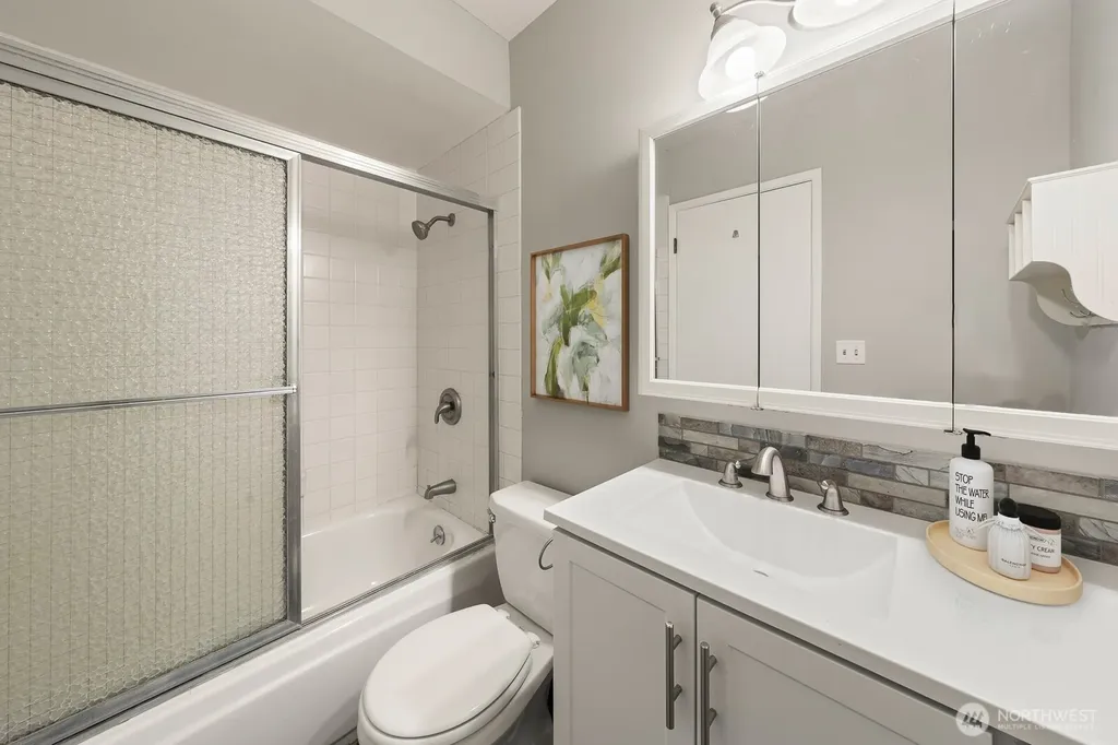 2562 Thorndyke Avenue W Seattle WA 98199