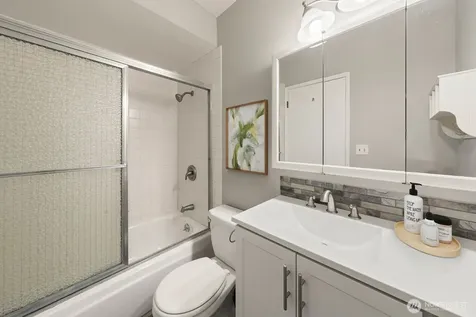 2562 Thorndyke Avenue W Seattle WA 98199