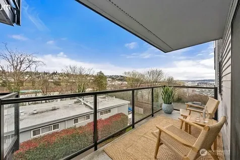 2562 Thorndyke Avenue W Seattle WA 98199