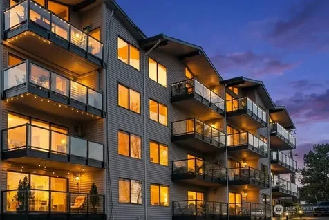 2562 Thorndyke Avenue W Seattle WA 98199
