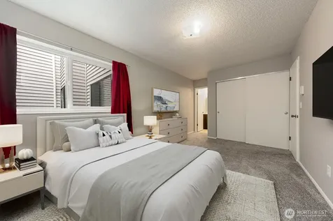 2562 Thorndyke Avenue W Seattle WA 98199