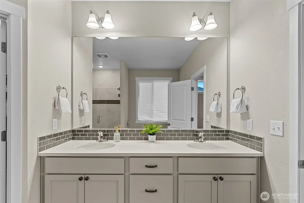 911 NE 7th Avenue Quincy WA 98848