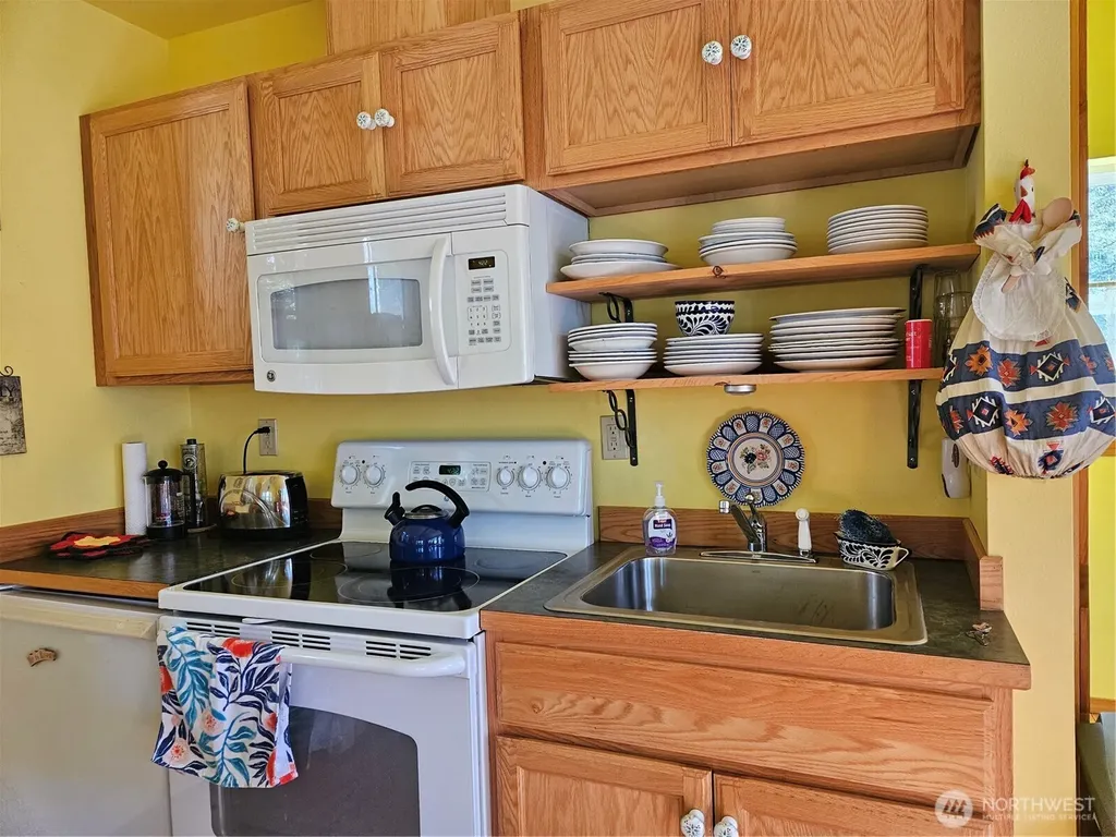 41 N Picnic Drive NW Lilliwaup WA 98555