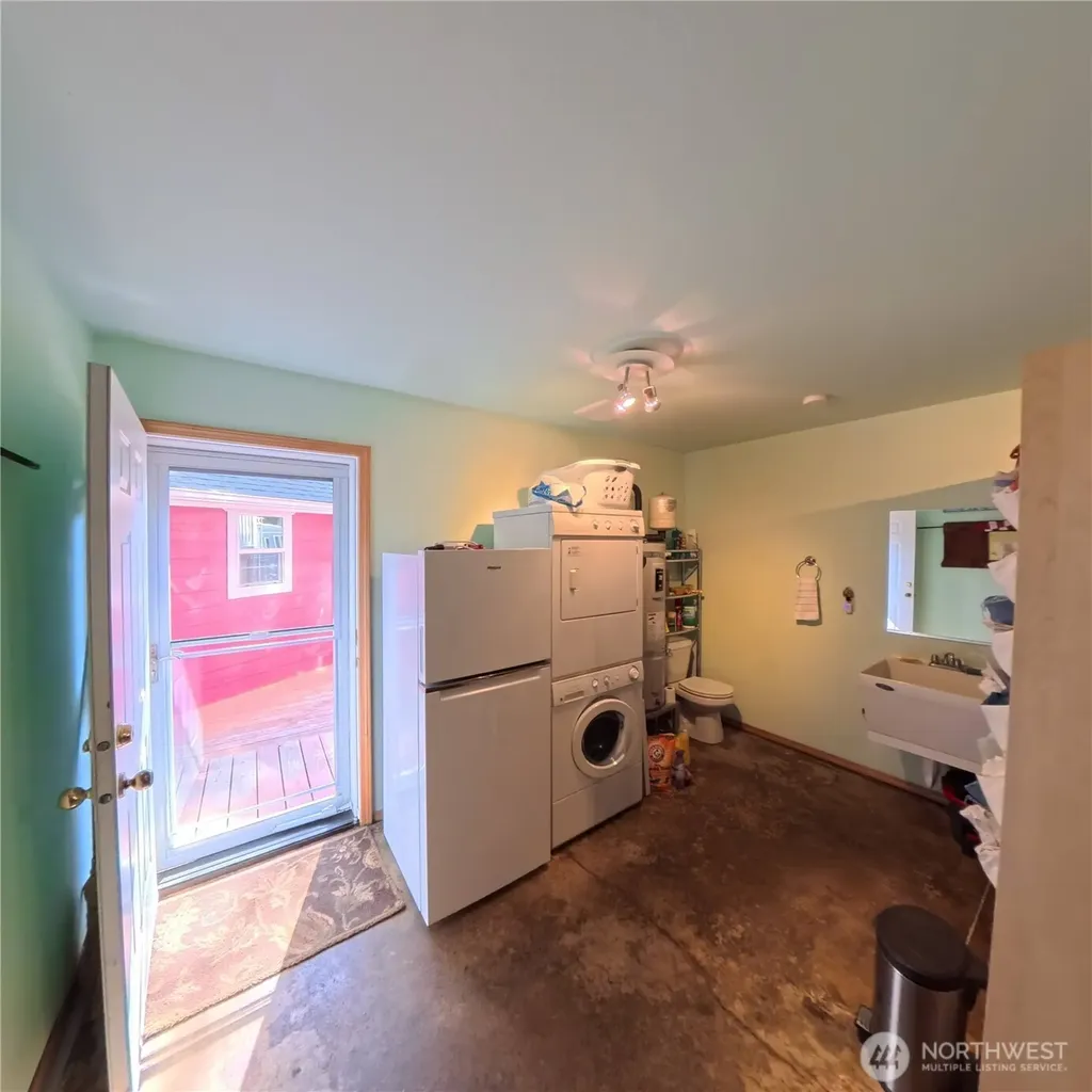 41 N Picnic Drive NW Lilliwaup WA 98555