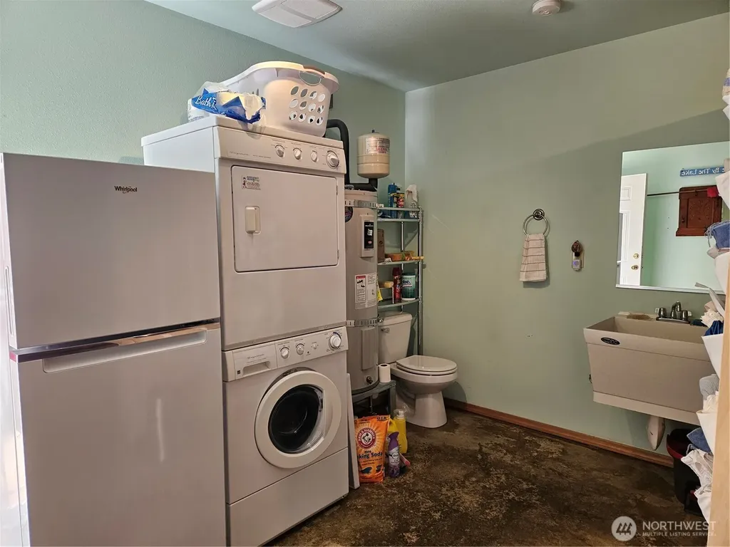 41 N Picnic Drive NW Lilliwaup WA 98555