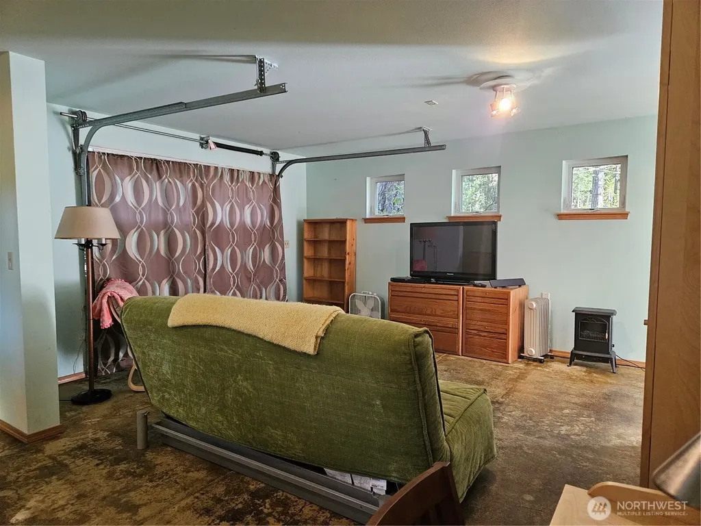 41 N Picnic Drive NW Lilliwaup WA 98555