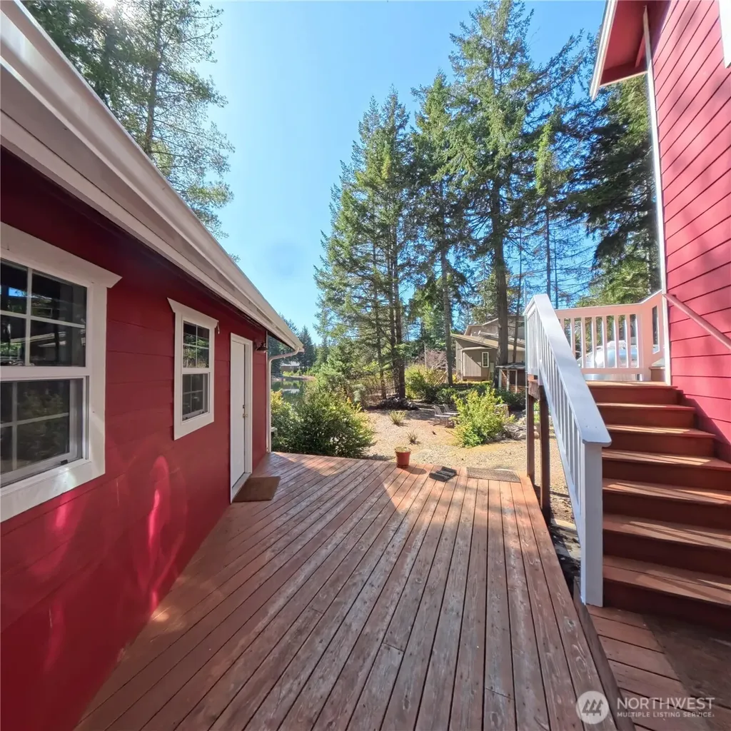 41 N Picnic Drive NW Lilliwaup WA 98555