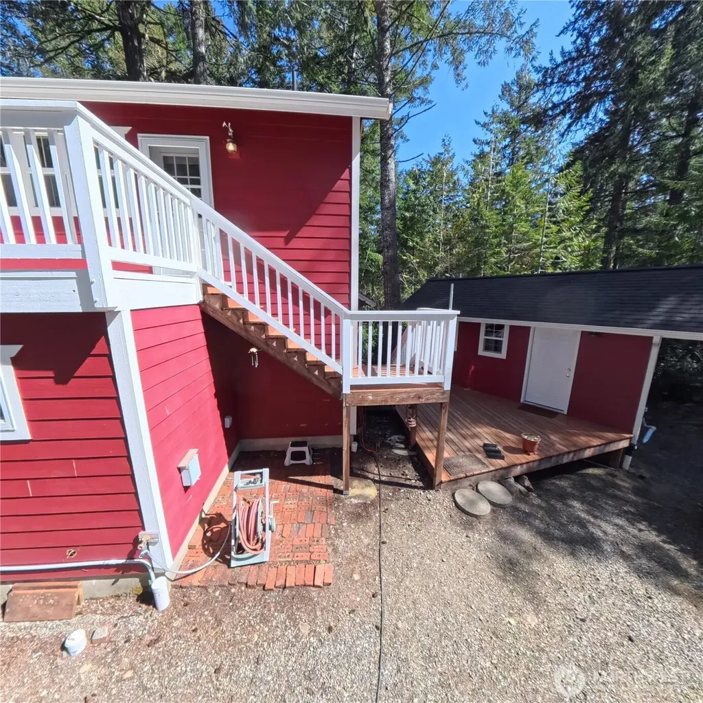 41 N Picnic Drive NW Lilliwaup WA 98555