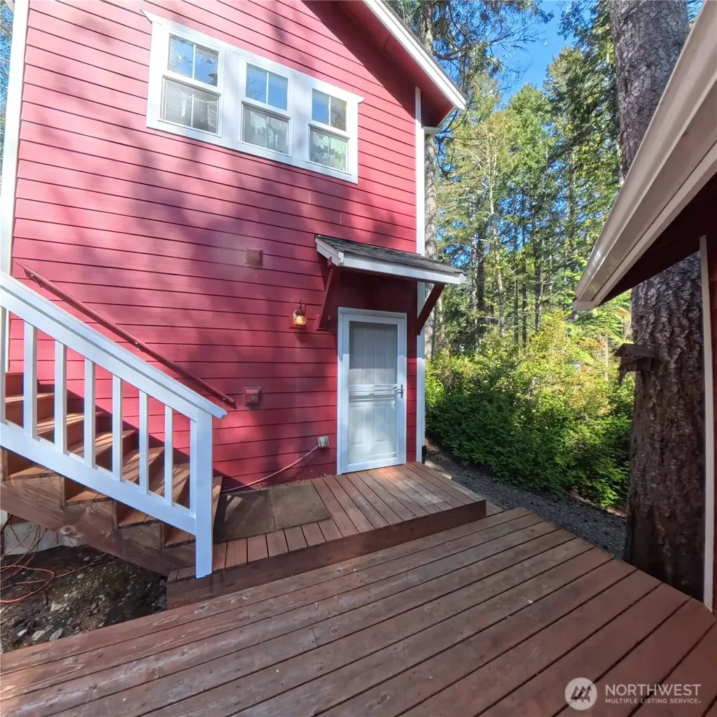 41 N Picnic Drive NW Lilliwaup WA 98555