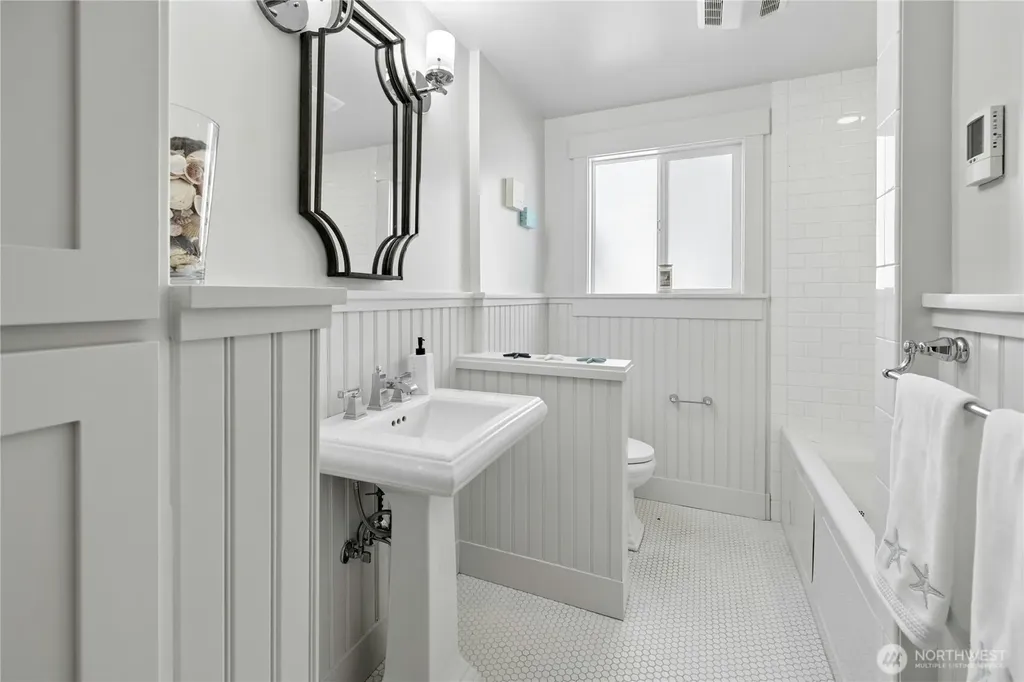 15628 Point Monroe Drive NE Bainbridge Island WA 98110
